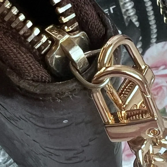 Gucci Brown Guccissima Leather Zip Around Wallet with unbranded chain - Picture 9 of 9